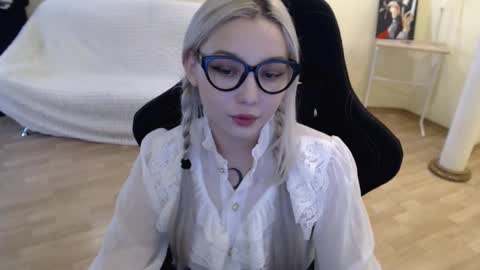 Snapshot of fromsun_forsoul chatting on February 19, 7:06 am Lilith online show from February 19, 7:06 am