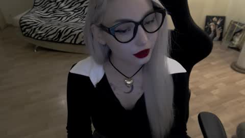 Snapshot of fromsun_forsoul chatting on October 10, 11:20 pm Lilith online show from October 10, 11:20 pm