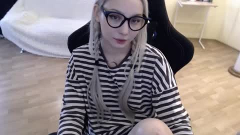 Snapshot of fromsun_forsoul chatting on February 27, 7:19 am Lilith online show from February 27, 7:19 am