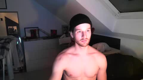 frozenyoga online show from December 13, 5:21 pm