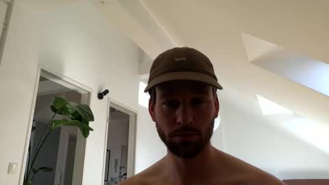 frozenyoga online show from April 26, 11:41 am