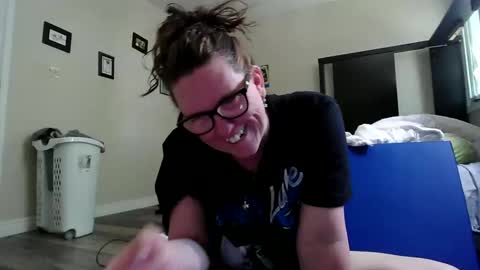 fuzzypeaches87 online show from June 7, 7:19 pm