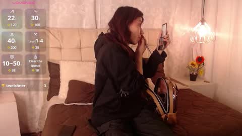 Snapshot of fyreandfox_ chatting on February 17, 1:33 pm FIRE AND FOX online show from February 17, 1:33 pm