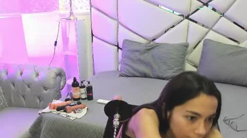 gabbieskinny online show from June 11, 10:35 am
