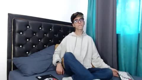 gabriel_x18 online show from March 19, 9:31 pm