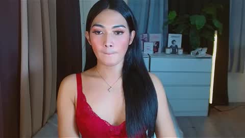 gabriela_deluxe online show from February 12, 4:10 pm