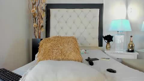  Gale  online show from October 3, 2:14 pm