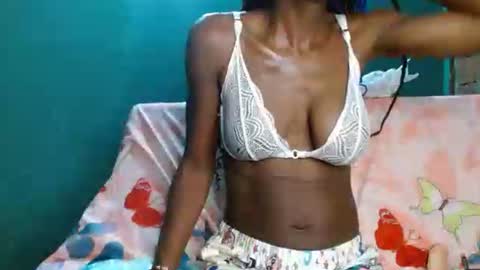 estrella online show from November 10, 9:45 am