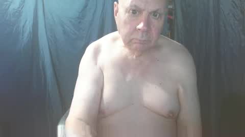 Snapshot of gaynakedinbed chatting on October 19, 2:49 am gaynakedinbed online show from October 19, 2:49 am