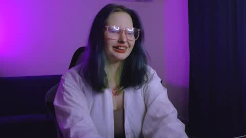 Vi online show from October 31, 7:03 pm