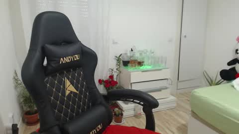 Snapshot of genesisgems11_ chatting on February 28, 7:37 am Genesis online show from February 28, 7:37 am