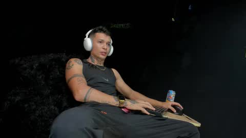 independent model online show from January 18, 1:36 am