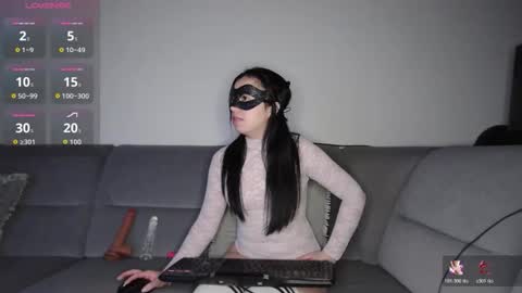 Angie online show from February 25, 9:40 pm