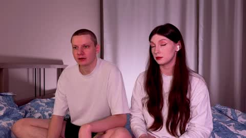 Snapshot of gethigh_ chatting on December 19, 8:02 pm Liz and Mark online show from December 19, 8:02 pm