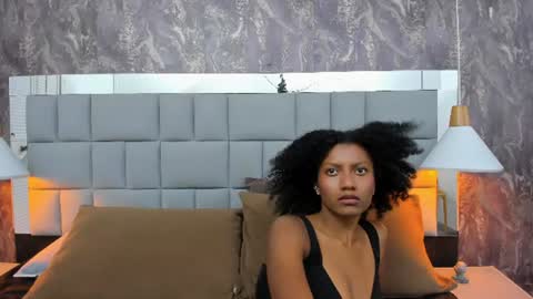 gia_bell online show from August 1, 7:15 pm