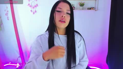 giaaaa   online show from November 6, 11:30 pm