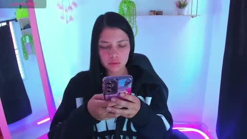 giaaaa   online show from January 12, 10:06 pm