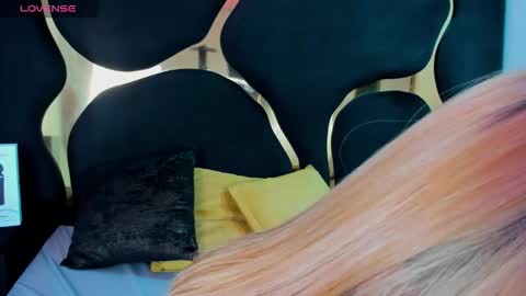 GiaRoussel online show from February 9, 4:54 pm