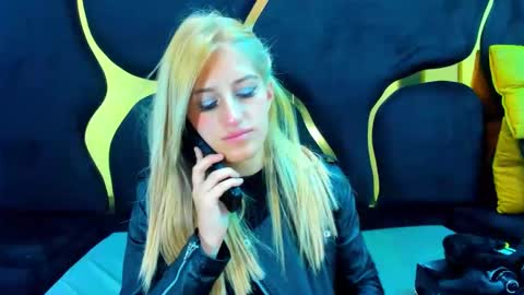 GiaRoussel online show from December 19, 3:18 pm