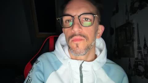 Gigi online show from May 16, 2:08 am