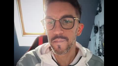 Gigi online show from May 12, 2:48 pm