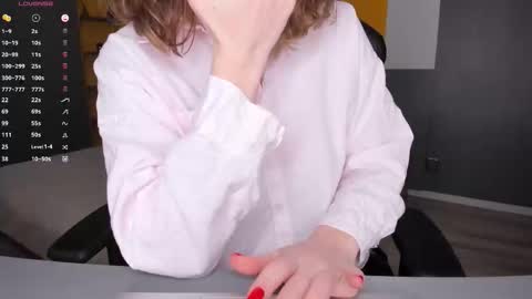 gigihadd online show from March 25, 3:08 pm