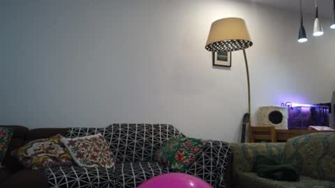 Suki online show from February 2, 7:27 am