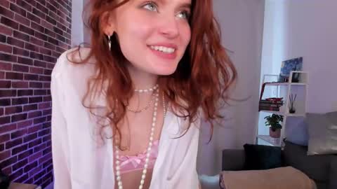 Snapshot of gin_yoon chatting on February 14, 9:34 am Gin online show from February 14, 9:34 am