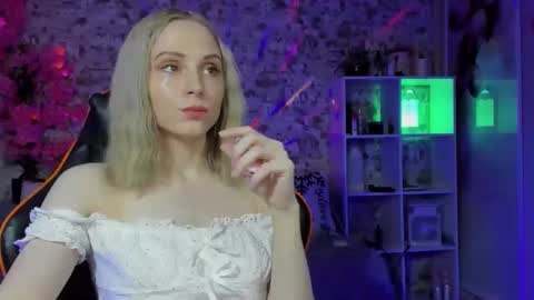 Gina online show from April 3, 1:34 am