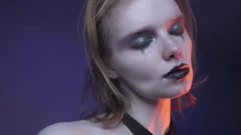        im expecting 350 thumbs up on my altar   online show from November 2, 10:10 pm