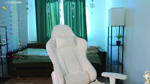 gingercute17 online show from April 2, 5:15 am