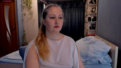  Lana  online show from April 1, 8:39 pm