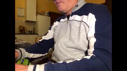 giovanni_1964 online show from January 18, 4:43 am