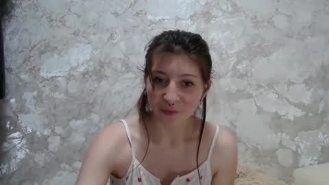 girl_cute007 online show from April 10, 11:20 pm