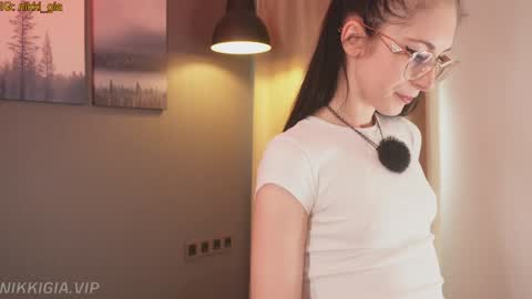 Nikki online show from March 8, 3:49 pm