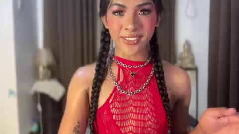 queen ronna online show from February 16, 8:01 am