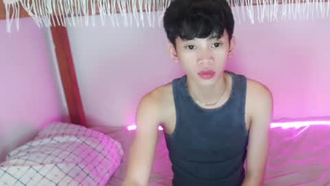 givemethrillx online show from April 23, 2:52 am