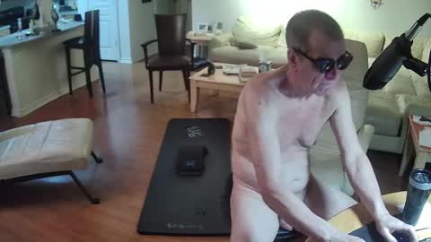 Snapshot of glennbootycam chatting on October 6, 2:18 am glennbitch online show from October 6, 2:18 am