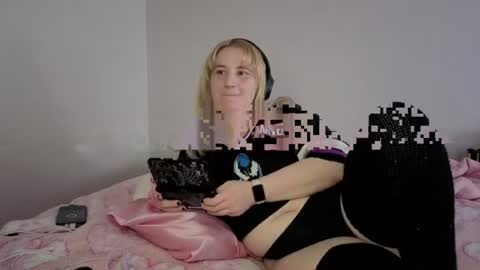 Glitch online show from June 17, 10:37 pm
