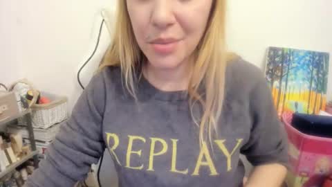 gloss___ online show from November 16, 4:31 pm