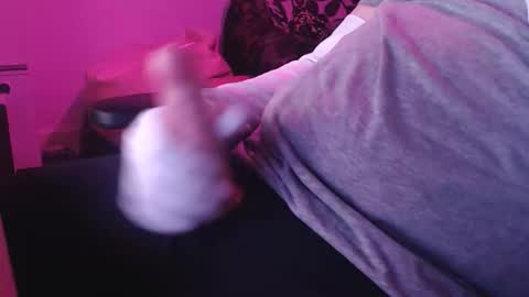 Glove Mad online show from March 29, 1:07 am