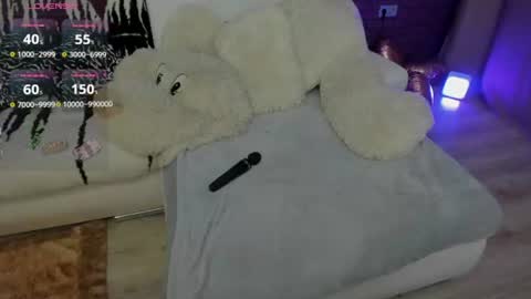Mia online show from July 15, 5:39 pm