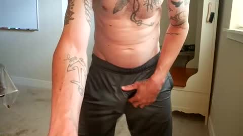 gnarlybarly2 online show from May 27, 9:45 pm