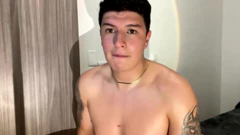 goldenknight33 online show from November 12, 5:15 pm