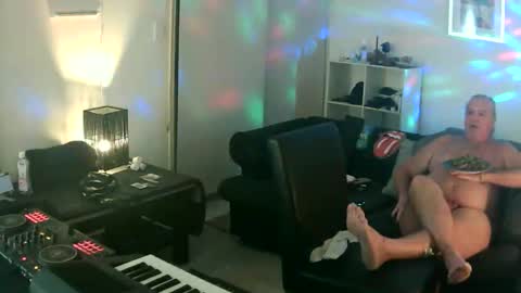 Snapshot of goldyguy011 chatting on October 2, 6:50 pm goldyguy011 online show from October 2, 6:50 pm