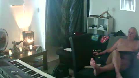 goldyguy011 online show from December 3, 2:12 am