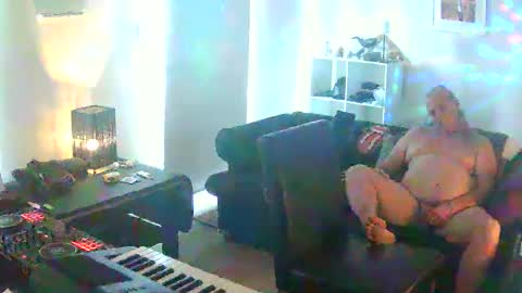 Snapshot of goldyguy011 chatting on October 10, 2:17 am goldyguy011 online show from October 10, 2:17 am