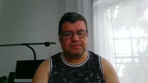 gomezgonz5 online show from September 27, 1:42 pm