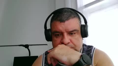 gomezgonz5 online show from October 8, 1:50 pm