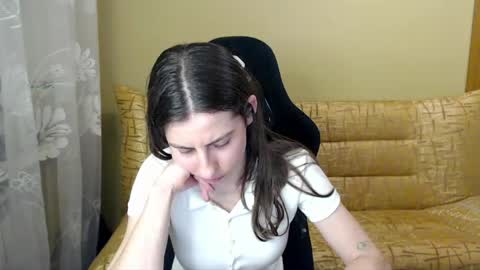 Elizabeth Effie online show from June 2, 5:59 pm